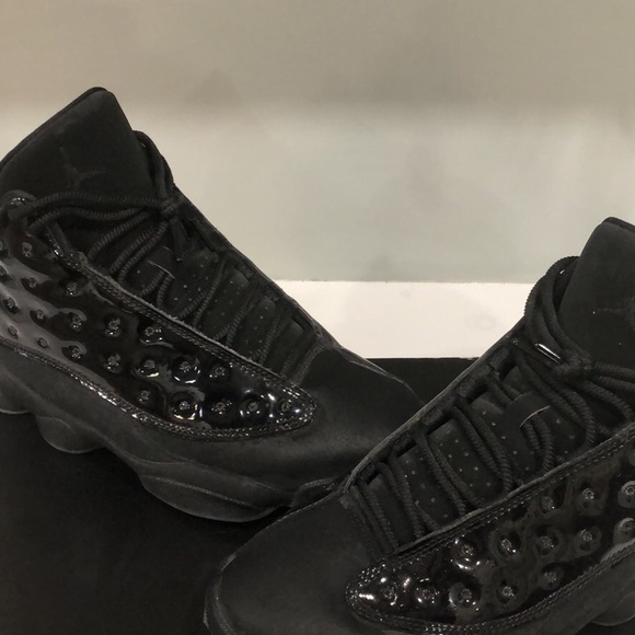 Jordan 13 Cap and Gown - Picture 3 of 4